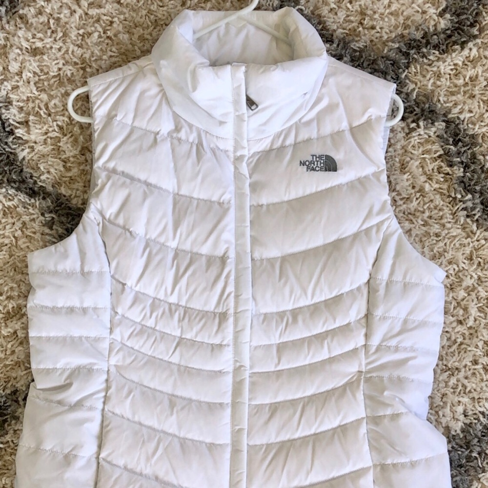 NWOT Womens North face 550 vest